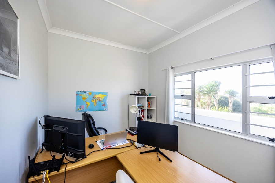 To Let 4 Bedroom Property for Rent in Kidds Beach Eastern Cape